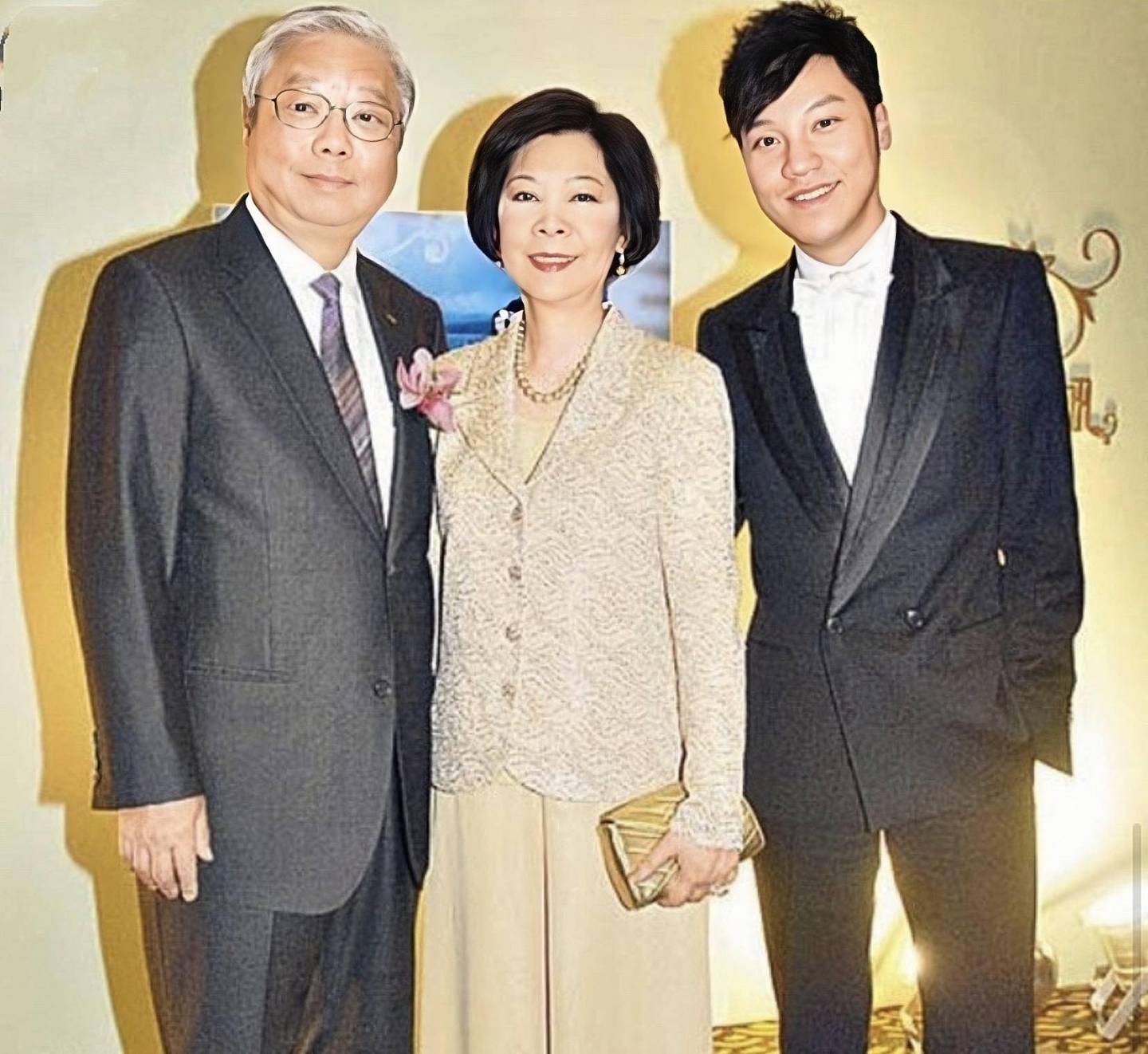 突传死讯！香港著名男星宣布母亲离世，与丈夫结婚6年感情稳定 - 1