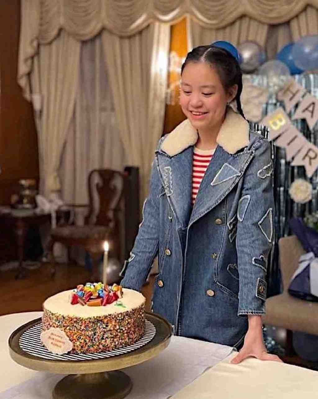刘秀盈低调庆祝20岁生日，与家人在豪宅内办派对，刘銮雄依旧缺席 - 2