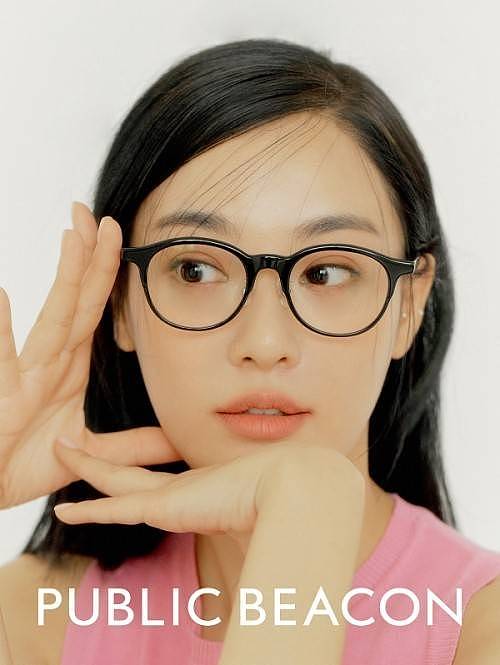 韩国女艺人李珠妍代言眼镜品牌拍宣传照 灵动又不失优雅！ - 1