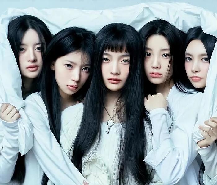 韩国女团ILLIT造型引热议！让16岁成员穿透明裙，强光下没有秘密 - 3