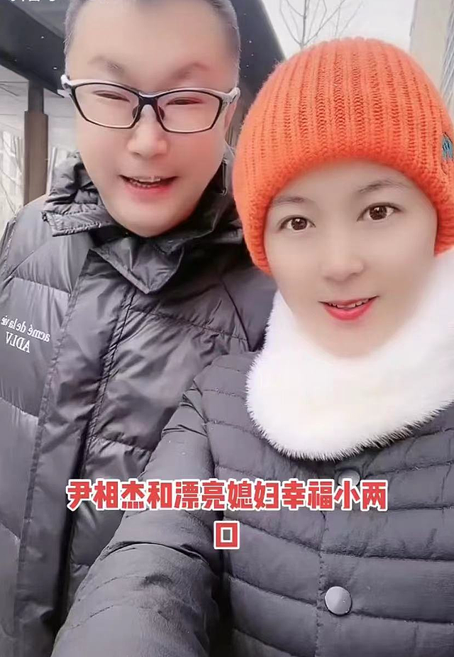 尹相杰带爱妻上街买菜，在北京街头不戴口罩，小16岁妻子肤白貌美 - 3