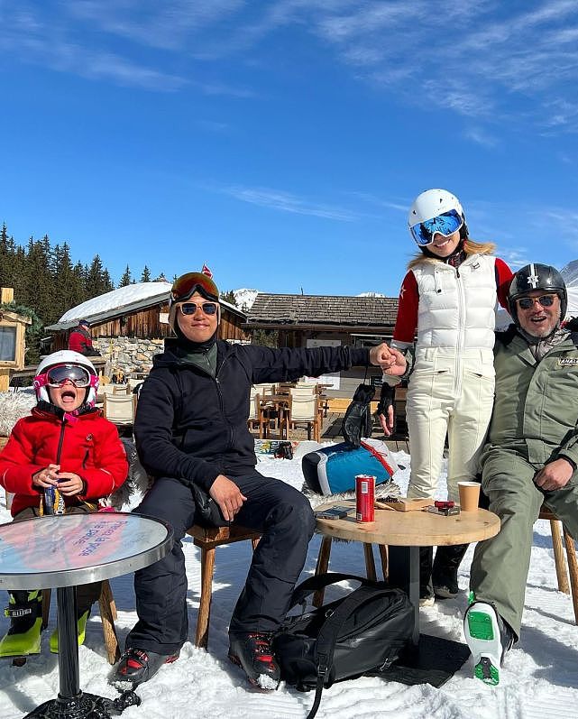 TVB宫女李美慧与大25岁百亿老公带女儿去法国滑雪度假 - 4