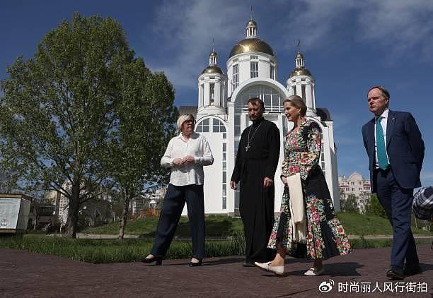 英国苏菲王妃访问乌克兰！穿花裙好惊艳，泽连斯基老婆亲自接待她 - 12
