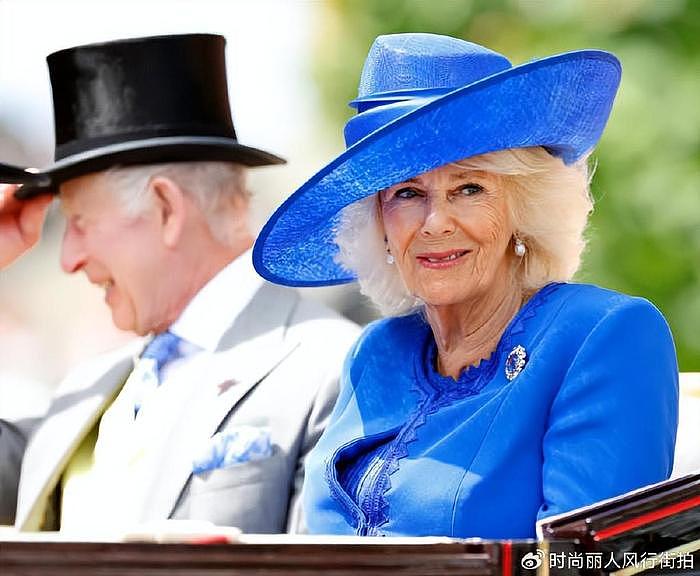 英王室赛马会第一天！卡米拉一身蓝色太风光，英国公主们都好惊艳 - 3