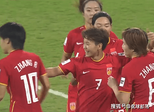 0-1到1-1！中国女足绝境爆发，水庆霞神换人：奇兵出场1分钟助攻 - 2