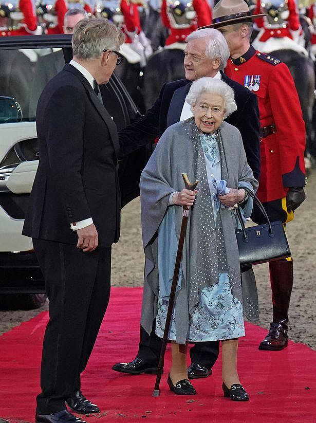 英国女王身体引担忧，处于医疗监护状态，王室成员奔赴女王身边 - 9