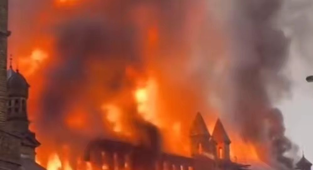 浴血黑帮取景地起大火，11年发生2次火灾，唐顿庄园也是在这拍的 - 3