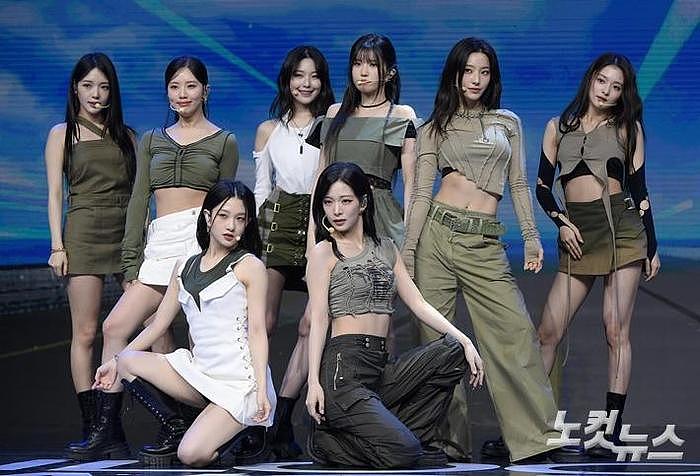 出道7年，韩国女星在直播中透露，想拿到第一笔收入，买新衣服穿 - 7