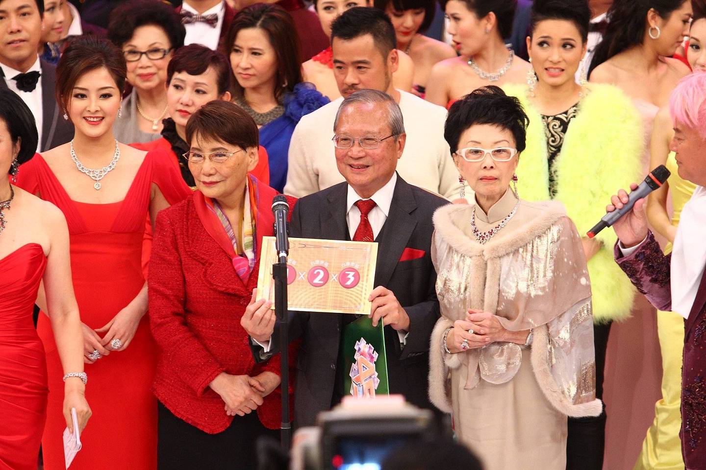 前TVB非执董利孝和夫人离世，享年98岁，曾每年为无线台庆切蛋糕 - 3