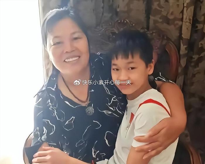 全红婵即将回老家，全妈妈开始大扫除，将奖牌和桌子擦得干干净净 - 2