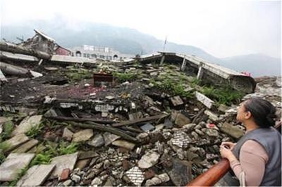 汶川地震中，那位背儿子遗体徒步走25公里回家的父亲，后来如何