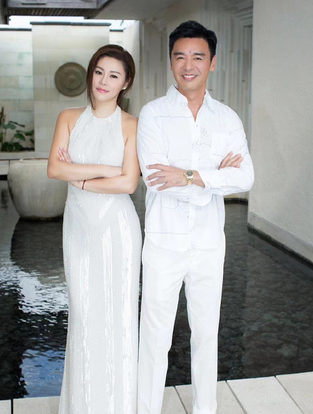 钟镇涛和太太范姜结婚8周年纪念日 夫妻俩同时晒结婚合影互相告白 - 2