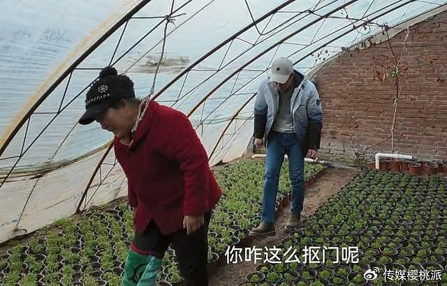 张颂文在农村吃席，买二手家具还还价，爆红后却活成了中年高启强 - 11
