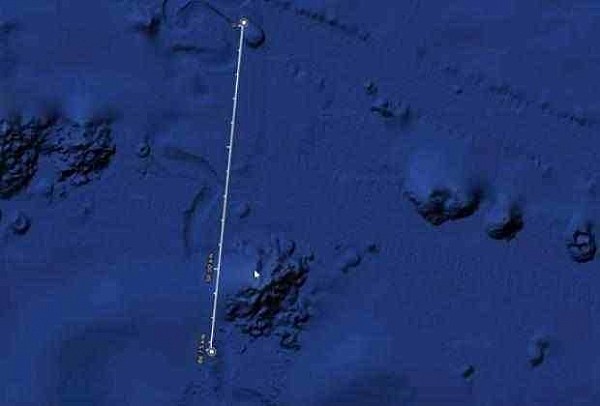 太平洋里最恐怖的地方  海底出现四方形异物 - 1