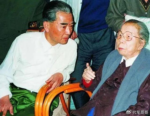 88岁著名表演艺术家王铁成去世，50多次饰演周总理，一生德艺双馨 - 10