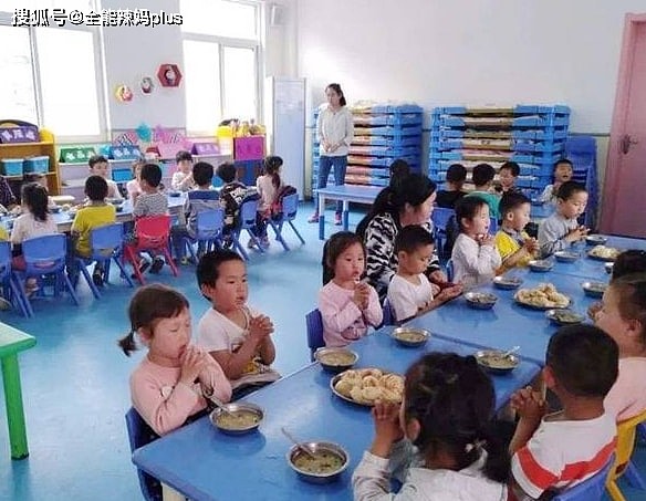 4岁娃拒吃幼儿园香菇，老师纳闷追问，宝宝：吃完一起躺板板 - 8