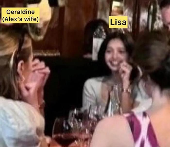 Lisa陪男友家人聚餐表情谄媚，脱离韩妆变土妞，被调侃是豪门挂件 - 9