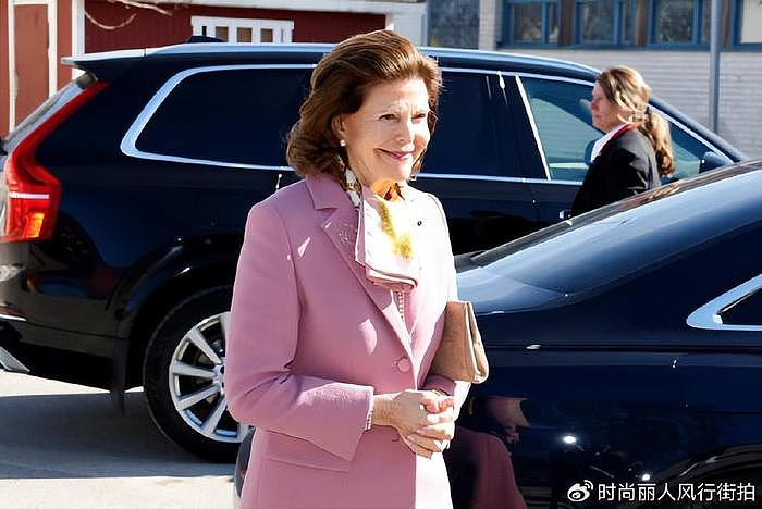 瑞典王室举行国宴！芬兰第一夫人穿香槟金太美，81岁王后穿芭比粉 - 14