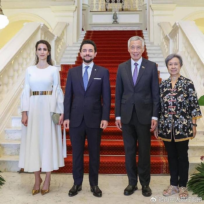 新加坡新任总理夫人因高颜值上热搜！黑裙配金链太美，堪比女明星 - 9