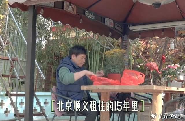 张颂文在农村吃席，买二手家具还还价，爆红后却活成了中年高启强 - 5