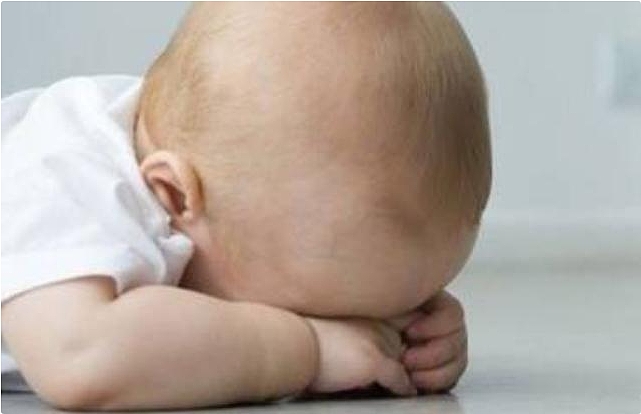 宝宝喜欢“趴睡”，家长需要干涉吗？趴着睡的2个原因家长要了解 - 4