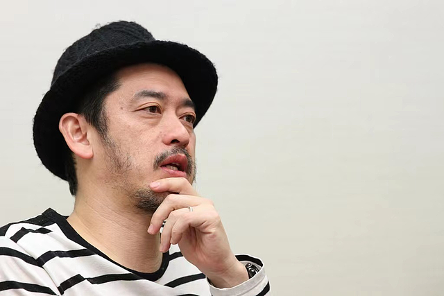 日娱再曝丑闻，51岁榊英雄被指控骚扰潜规则，本人称只给妻子道歉 - 2