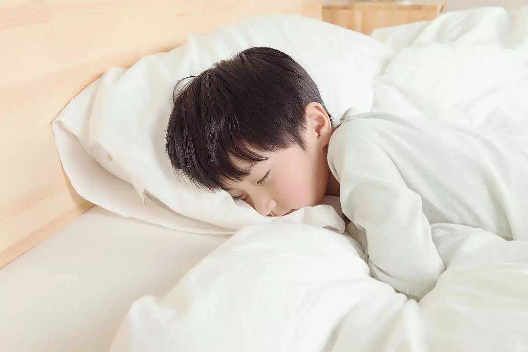 不管多早睡，都别在这个点叫醒孩子，脑发育周期和身高都会受影响 - 5