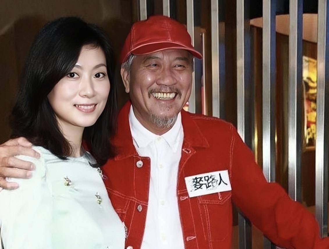 结婚20年！万梓良与娇妻补拍婚纱照，18岁儿子长相斯文打扮朴素 - 7