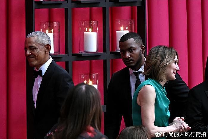 拜登为肯尼亚总统夫妇举行国宴！夫人露肩蓝裙很艳，奥巴马也来了 - 10