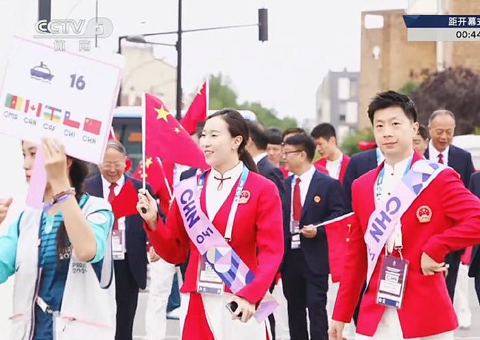 奥运开幕式红毯：谷爱凌青春洋溢，林丹发型抢镜，吉娜造型被吐槽 - 1