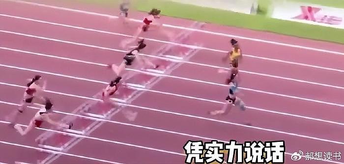 爽文中的大女主，吴艳妮再获女子100米栏冠军，采访时掉下假睫毛 - 3