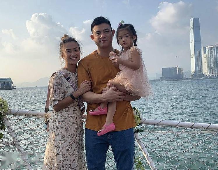 恭喜！香港著名靓模卢颂之二胎平安产子，与帅气丈夫走出婚变阴霾 - 6