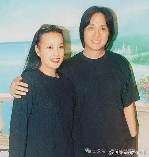 73岁刘晓庆第四次离婚？她爱演少女，名言：中国女人放弃自己太早 - 7