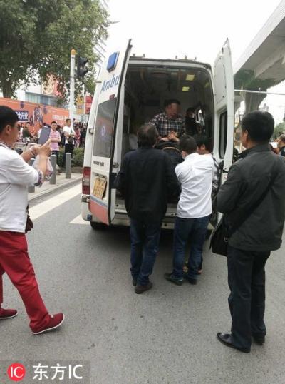 武汉两辆公交车相撞引发连环车祸 多人受伤