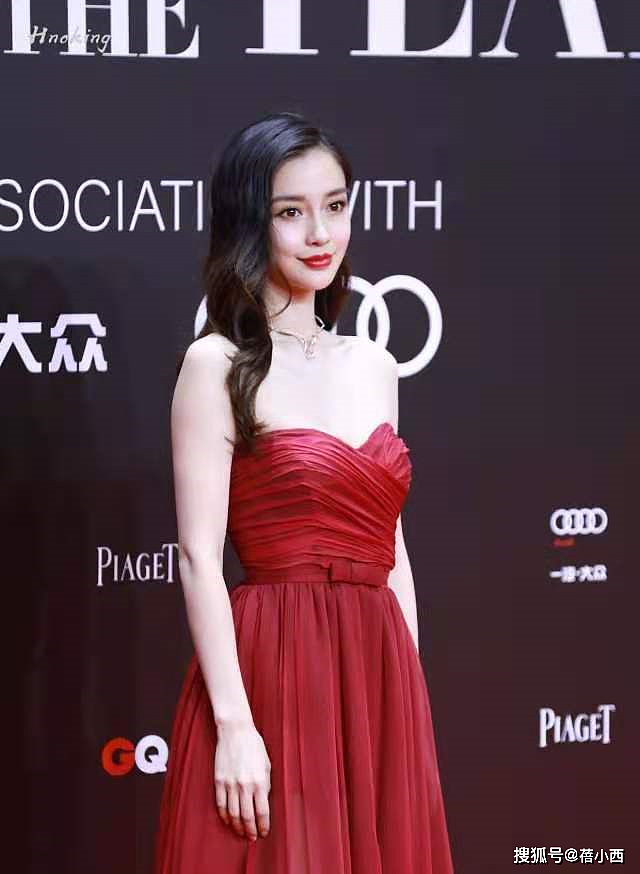 Angelababy杨颖的衣品没话说，一袭红色抹胸裙亮相，气质太惊艳 - 1