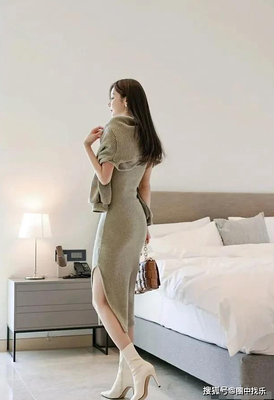 韩国服装模特，浅绿针织包臀裙，显出气质又大方！ - 7