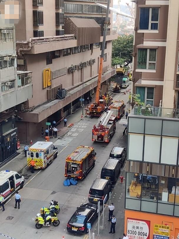 黄渤倪妮剧组突发意外，升降台从高空坍塌8人受伤，现场画面曝光 - 4