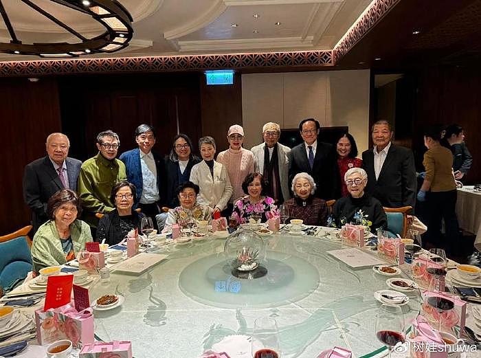 香港富商遗孀办寿宴，94岁穿大花裙毫不显老，四代同堂有四个曾孙 - 7