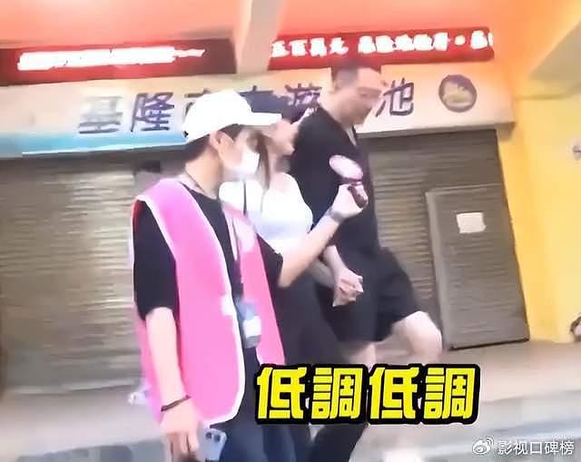 汪小菲爸爸赴台，提亲还是看孙子孙女？张兰开怀大笑，答案是好事 - 17