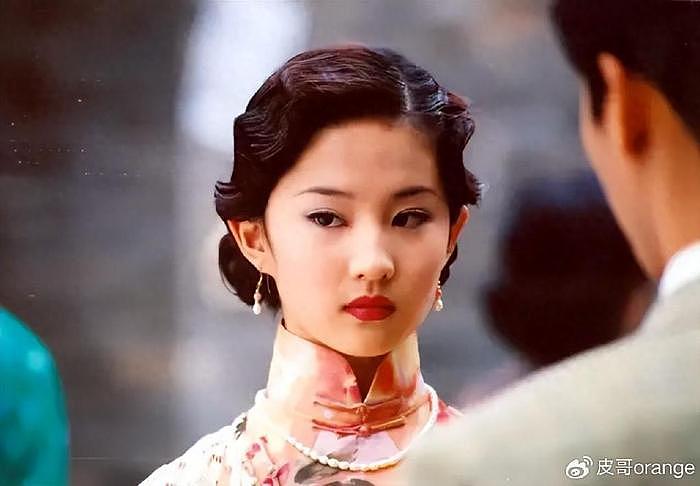 收视第一！央视这剧火了，受益最大的不是女主角刘亦菲，是女8号 - 1