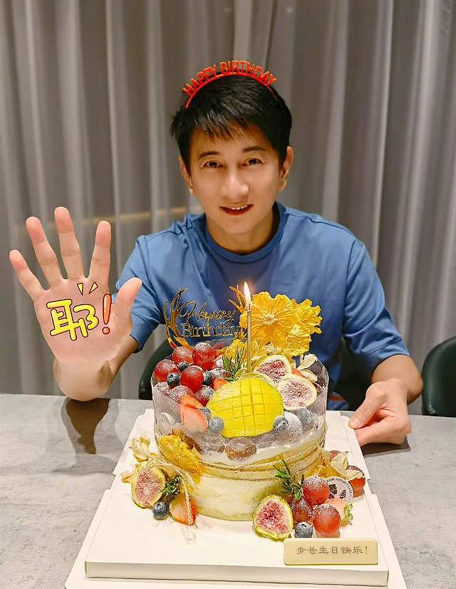 吴奇隆庆51岁生日，蛋糕疑是刘诗诗所送！近照年轻如30岁的人 - 2