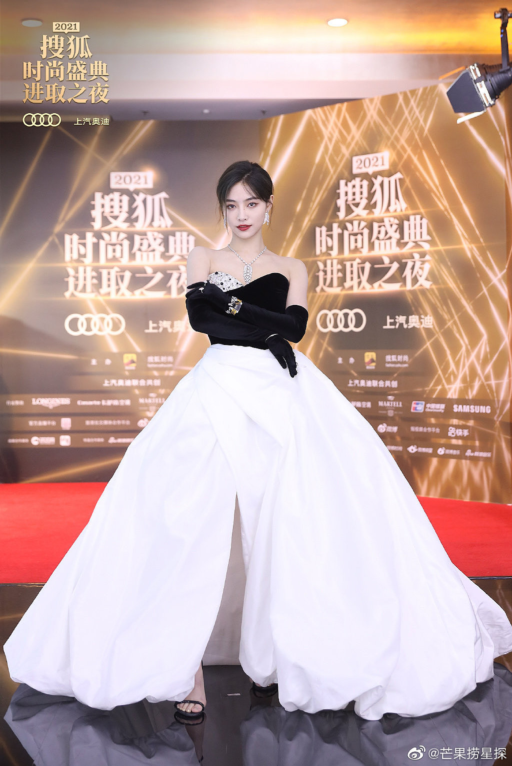 搜狐时尚盛典明星红毯照： Angelababy杨颖、INTO1 赞多 米卡…… - 9