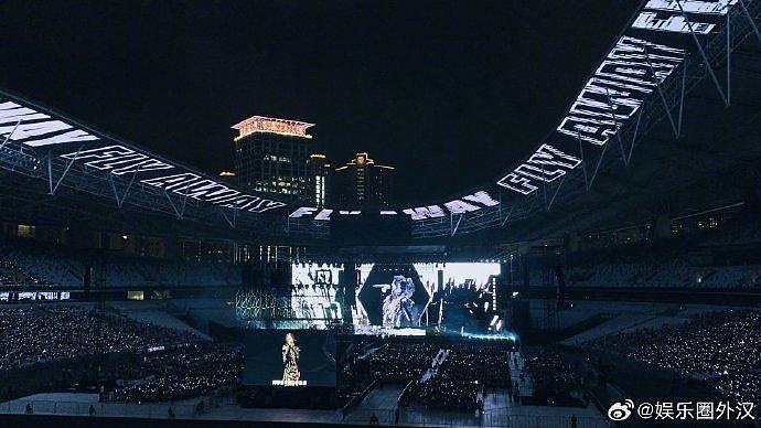 邓紫棋上海演唱会八万人体育场巨大天幕全景呈现视觉效果… - 6