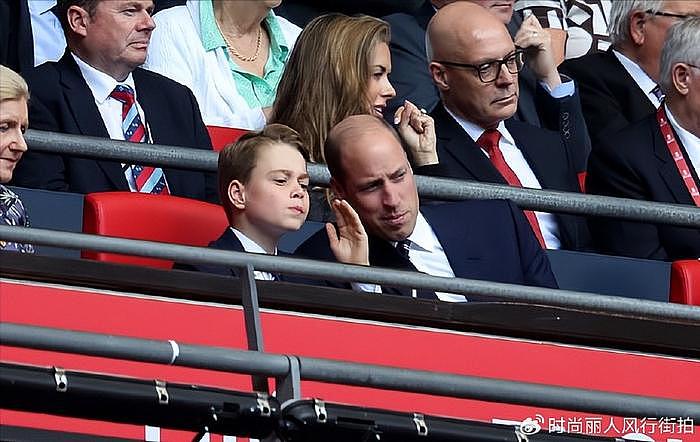 10岁乔治小王子跟着威廉去看比赛啦！和老爸穿亲子装，又变帅了 - 8