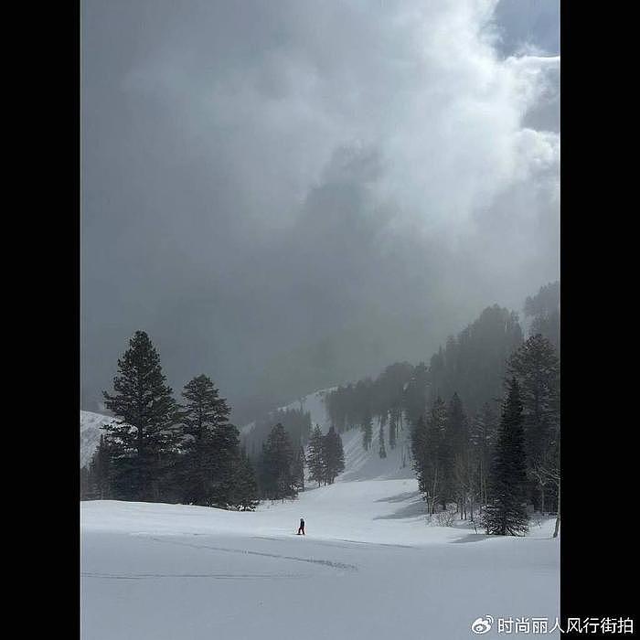 扎克伯格一家去度假好嗨皮！华裔老婆玩冲浪太牛，大女儿罕见露脸 - 4