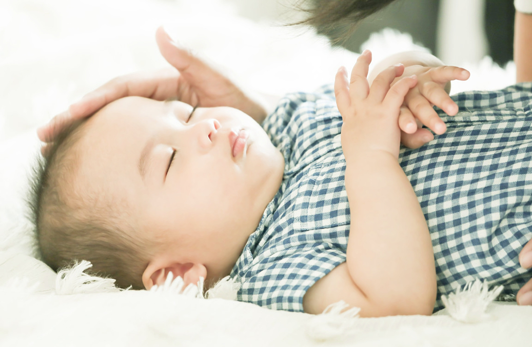 妈妈一起身宝宝就秒醒，婴儿时期的“分离焦虑”，该怎么应对？ - 5