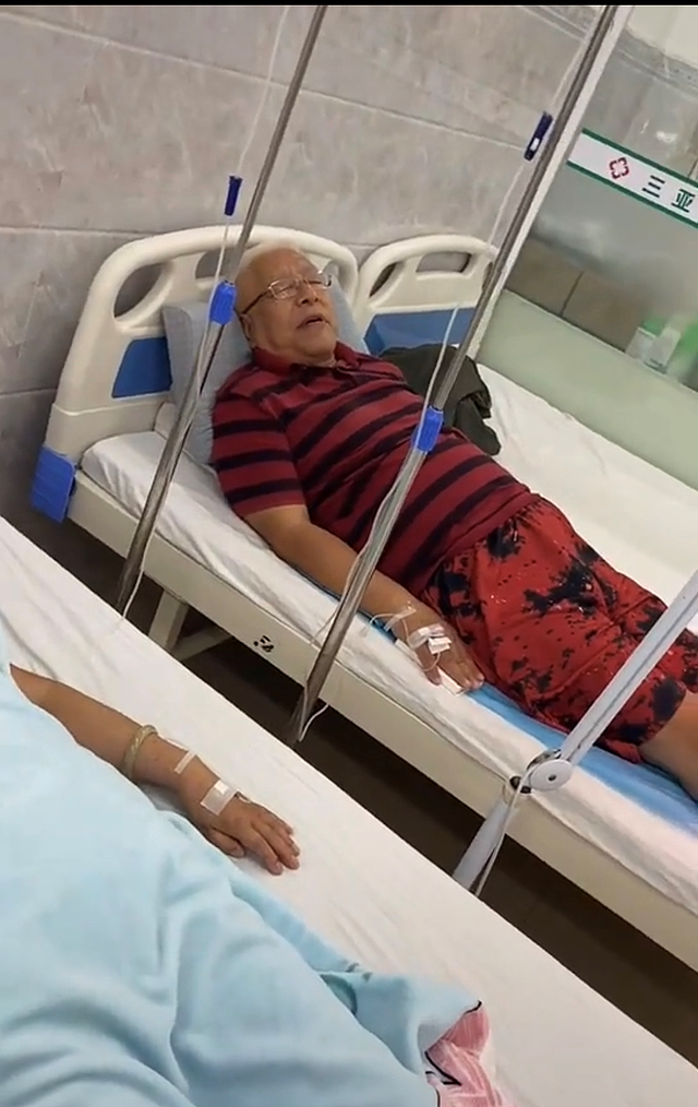 76岁老戏骨张洪杰住养老院，与瘫痪妻子同躺病床，健康状况引担忧 - 2