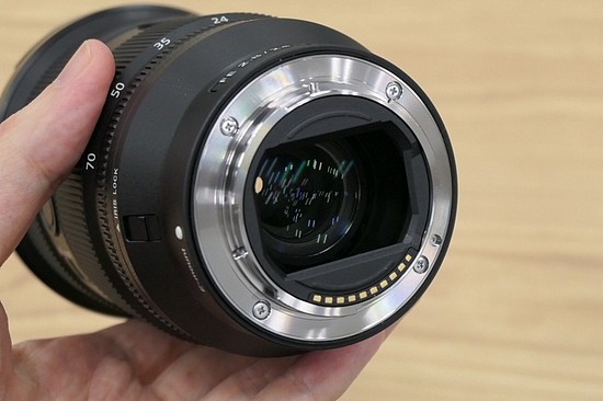 G大师变焦镜头新标准 索尼FE 24-70mm F2.8 GM II外观赏析 - 15