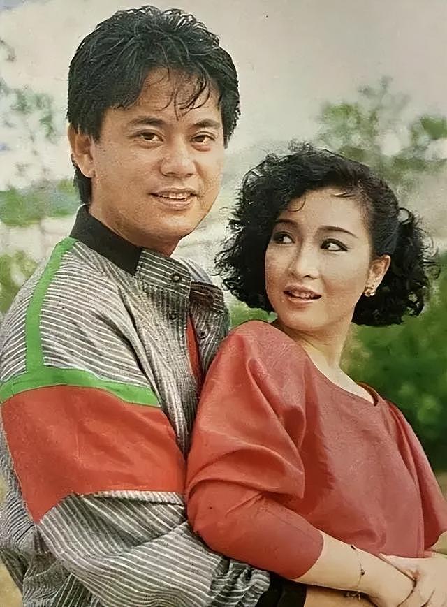 陈百祥喜庆结婚43周年，黄杏秀肤白貌美似冻龄，过亿财产无人继承 - 14