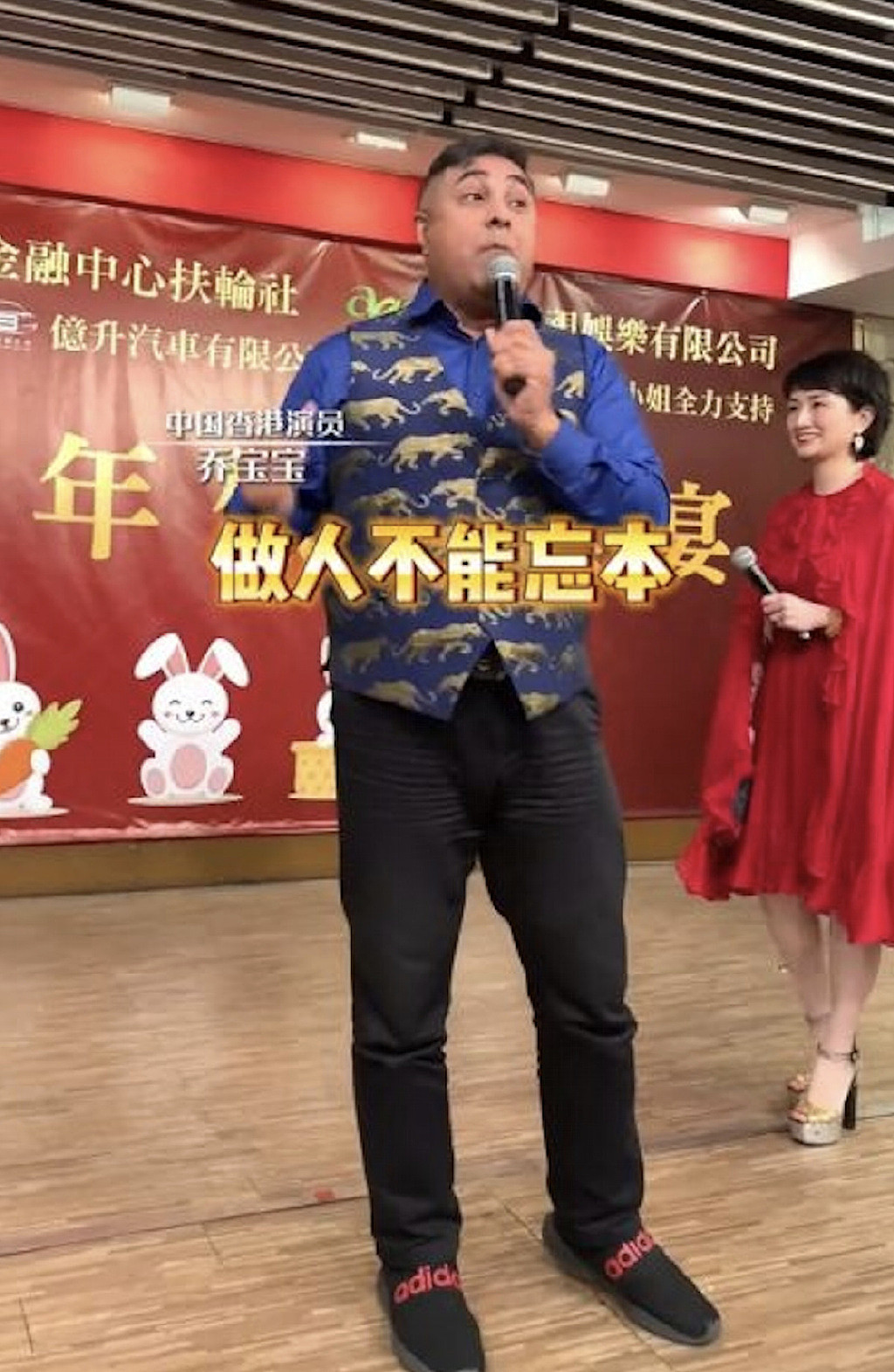 TVB印裔绿叶唱《勇敢的中国人》，懒理被观众笑，称做人不能忘本 - 3